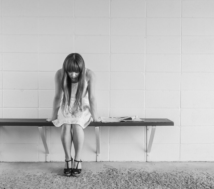 worried-girl-413690_1920